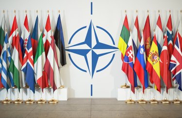 НАТО переводить своїх співробітників з офісу у Києві до Львова