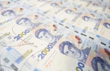 Скандал з новою банкнотою 2000 грн: НБУ звинувачують у використанні піратського шрифту