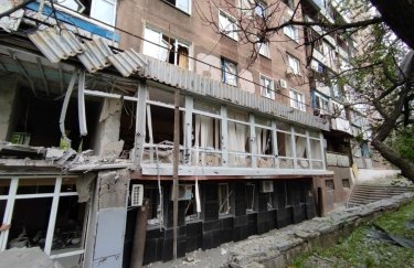 На Донеччині росіяни обстріляли будинки, школу і медзаклади: шестеро людей поранені (ФОТО)