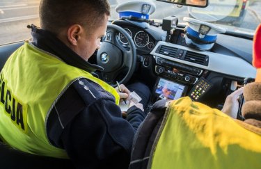 В Польше отменяют обязанность водителей иметь при себе техпаспорт и страховку