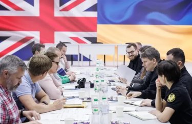 Протягом 2025–2026 років Україна отримає 3 млрд доларів. / Міноборони підписання документу