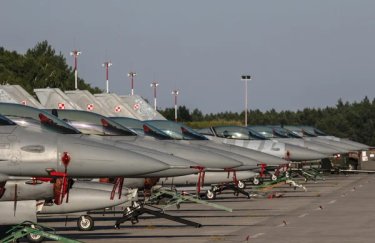 Чехія передала Україні перший тренажер винищувача F-16