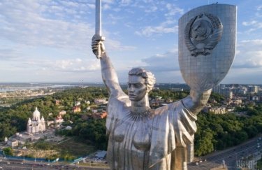 У  "Дії " запустили нове опитування щодо монумента “Батьківщина-мати” у Києві