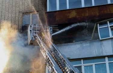 Враг попал по жилому кварталу Херсона. Фото: ГСЧС в Херсонской области