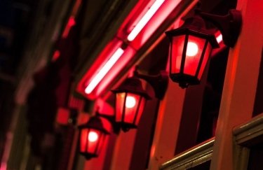 В Амстердаме запретят экскурсии на "улице красных фонарей"