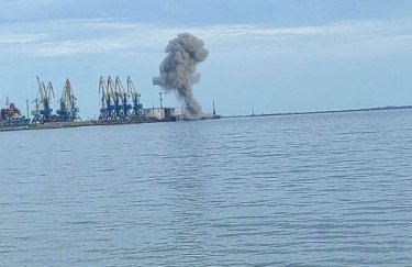 В оккупированном Бердянске в порту прозвучали взрывы (ВИДЕО)