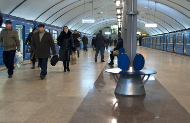 В метро Киева движение по красной ветке продлено: поезда ходят от станции "Академгородок" до станции "Театральная"