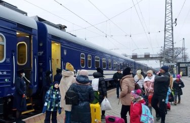 "Укрзализныця" запустила эвакуационные поезда из Донецкой и Луганской областей и Одессы