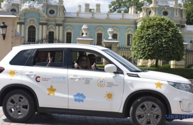 Українські медики отримали від ЮНІСЕФ 40 автівок