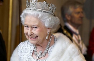 Королева без меха: Елизавета ІІ переходит на искусственный мех