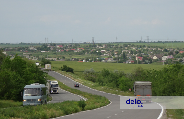 Фото: Тимофій Бесп'ятов, Delo.ua Навантаженим фурам заборонили їздити основними трасами Одещини протягом дня: для кого є винятки