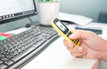 В Украине появилась возможность совершать криптооперации с кнопочного телефона офлайн