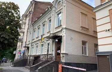 В Києві виставили на продаж історичний будинок, в якому було відділення Мегабанку