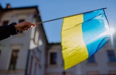 Українці стали менше довіряти всім правлячим інституціям: який рівень підтримки Зеленського та Залужного