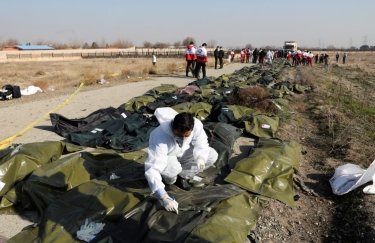 Тела погибших в авиакатастрофе самолета МАУ в Иране. Фото: prm.ua