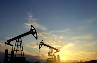 Світові ціни на нафту різко підскочили через геополітичне напруження