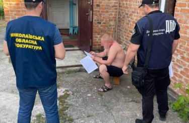 В Николаевской области двух полицейских из Снигиревки разоблачили в передаче оружия оккупантам