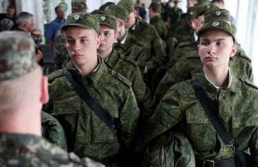 "Ніхто воювати не хоче, тому хлопців насильно відвозять до військкомату", - жителі окупованого Донбасу розповіли про мобілізацію та проблеми з продуктами в магазинах