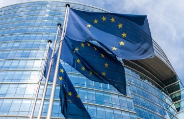 Санкции, кроме самой компании, распространяются на восемь человек
