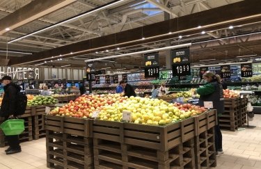 На імпортні фрукти та овочі припадає половина продажів у супермаркетах України