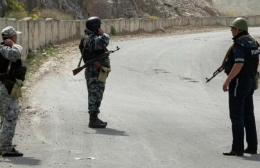 На границе Таджикистана и Кыргызстана произошли столкновения: власти начали эвакуацию населения, СМИ сообщают о погибших