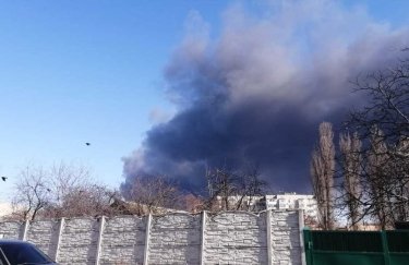 В Чернигове горит "Эпицентр": российские войска обстреливают город
