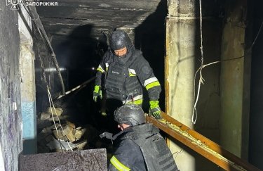 РФ атакувала ремонтний завод Укрзалізниці / ДСНС рятувальники