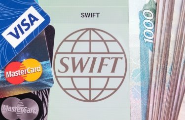 Санкції ЄС б'ють по Білорусі: три банки відключено від SWIFT