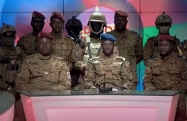 Фото: скріншот YouTube/France 24 Уряд і парламент країни розпущені, президент зміщений, дія конституції припинена і кордони закриті як мінімум на чотири дні