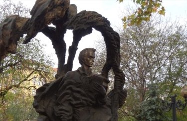 В Болгарії спаплюжили пам’ятник Шевченку, Україна вимагає розібратись (ФОТО)