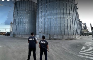 БЭБ разоблачило масштабную схему экспорта агропродукции без уплаты налогов: арестовали зерна на 65 миллионов (ВИДЕО)