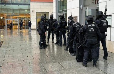В Дрездене мужчина устроил стрельбу и захватил заложников