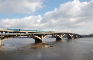 В Киеве объявили конкурс на ремонт моста Метро