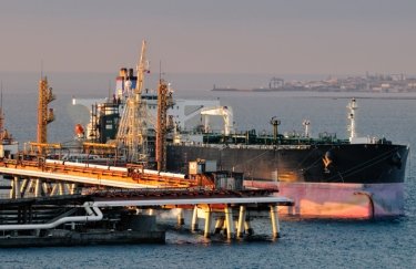 Экспорт российской нефти морским путем снизился почти на четверть