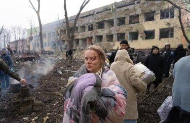 В Мариуполе после бомбардировки детской больницы трое погибших