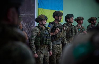 Дві третини українців мають близьких, що взяли участь у повномасштабній війні з РФ - опитування