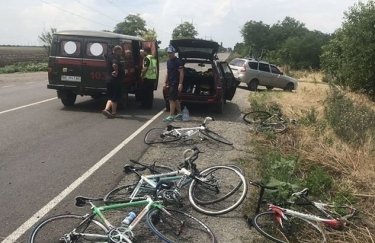 Под Николаевом авто въехало в группу детей-велосипедистов: 6 пострадавших (ВИДЕО)