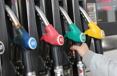 Відключення світла призвели до підвищення ціни на бензин на 1 грн/л. Мережі АЗС включили в ціну вартість генераторів та Starlink