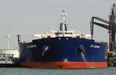 Російські танкери простоюють місяцями через санкції США