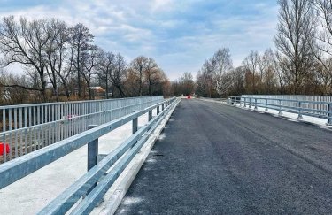 В Киевской области отстроили разрушенный оккупантами мост через реку Жерева: деньги выделила Великобритания