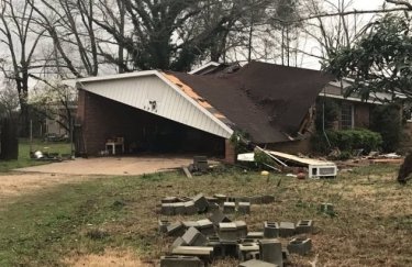 Последствия торнадо в Алабаме (фото: twitter.com/StephenQ3340)
