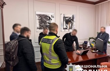 Возбуждено уголовное производство. Фото: Нацполиция Правоохранители проводят обыски на фармацевтических заводах Киева: что известно