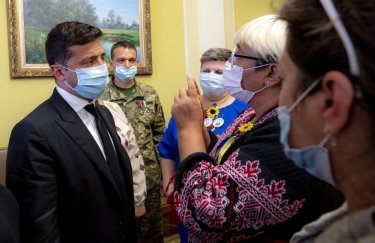 Владимир Зеленский на встрече с семьями погибших на Донбассе. Фото: Офис президента