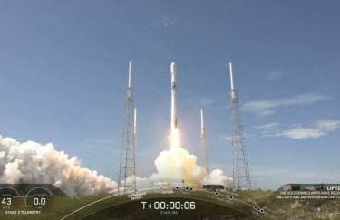 Запуск ракеты-носителя Falcon 9 в США. Скриншот из видео Запуск ракеты-носителя Falcon 9 в США. Скриншот из видео