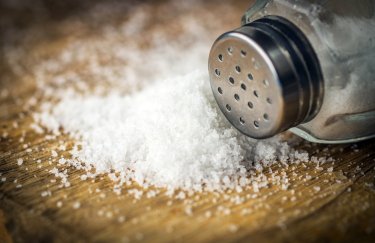"Ашан" наладил импорт соли из стран ЕС: дефицитный продукт сметают с полок