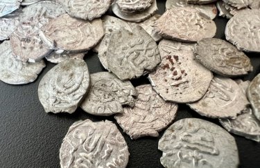 Старовинні срібні монети намагалися вивезти з України під виглядом ділових паперів