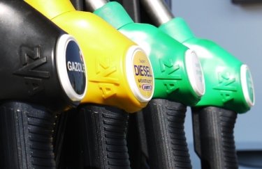 Ціни на нафту продовжують падіння. Ринок очікує на здешевшання пального на АЗС