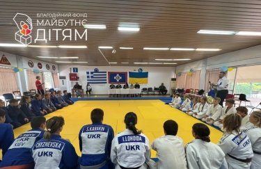БФ "Майбутнє – дітям" и Посольство Украины в Греции организовали для детей-спортсменов из пострадавших регионов празднование Дня Независимости Украины