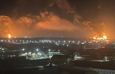 У російському Брянську палає нафтобаза (ВІДЕО)