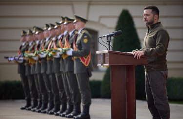 Зеленский присвоил звание Героя Украины почти двум десяткам военных и сотенному УПА Симчичу